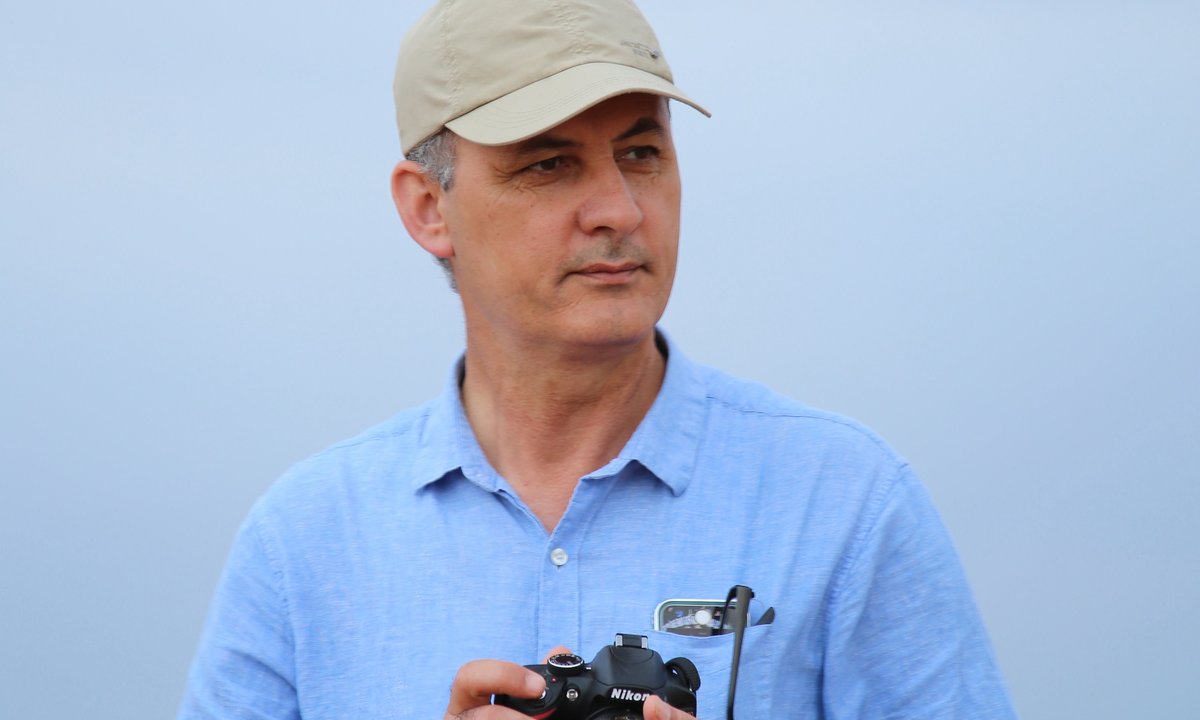 Abdulamir Al-Hamdani, the revered archaeologist and former Iraqi tradition minister, has died, aged 55 Abdulamir Al-Hamdani, the revered archaeologist and former Iraqi tradition minister, has died, aged 55