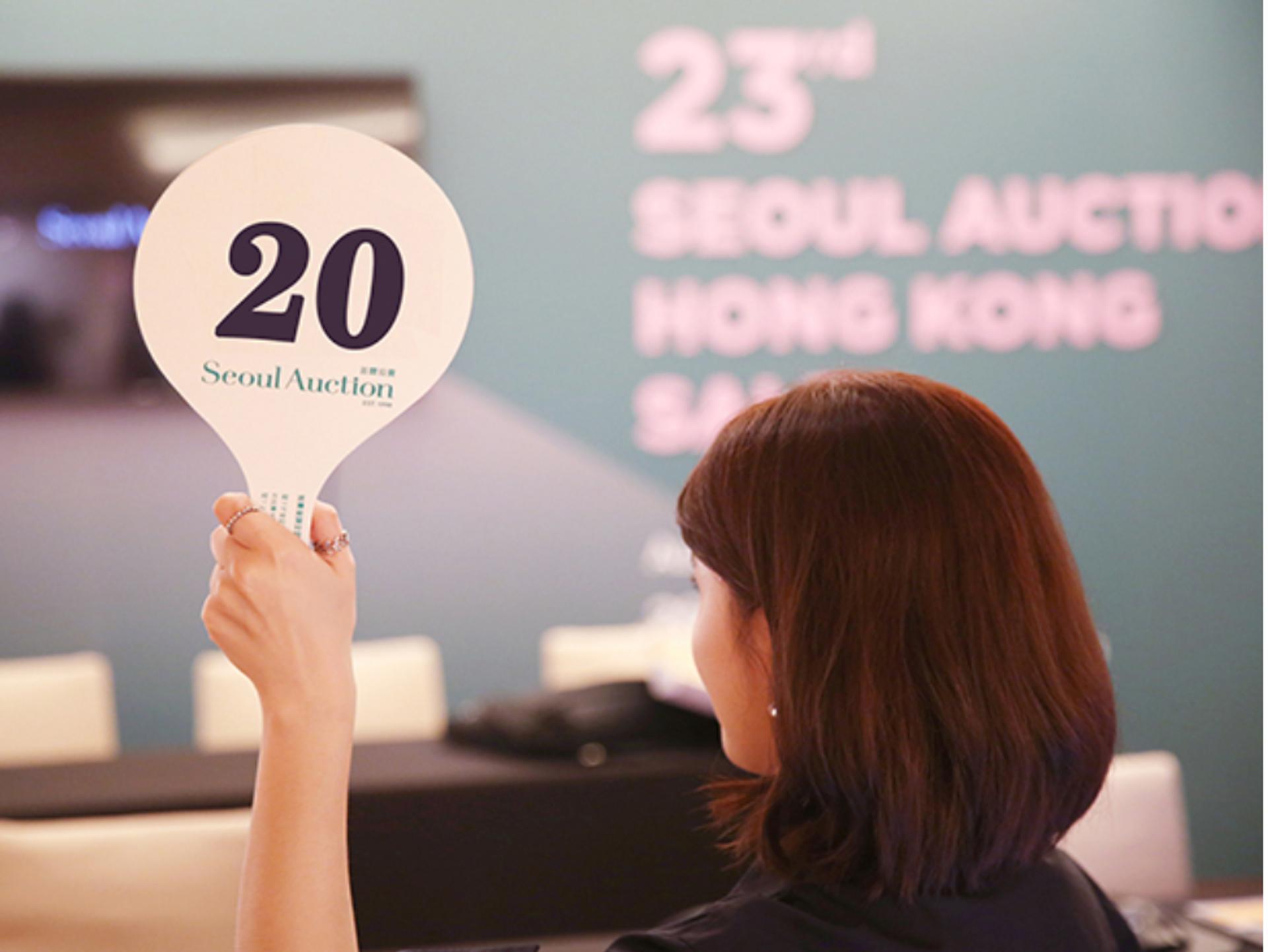 A live sale at Seoul Auction, one of Korea's largest auction houses. Courtesy of Seoul Auction