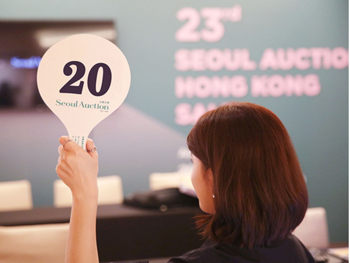 A live sale at Seoul Auction, one of Korea's largest auction houses. Courtesy of Seoul Auction