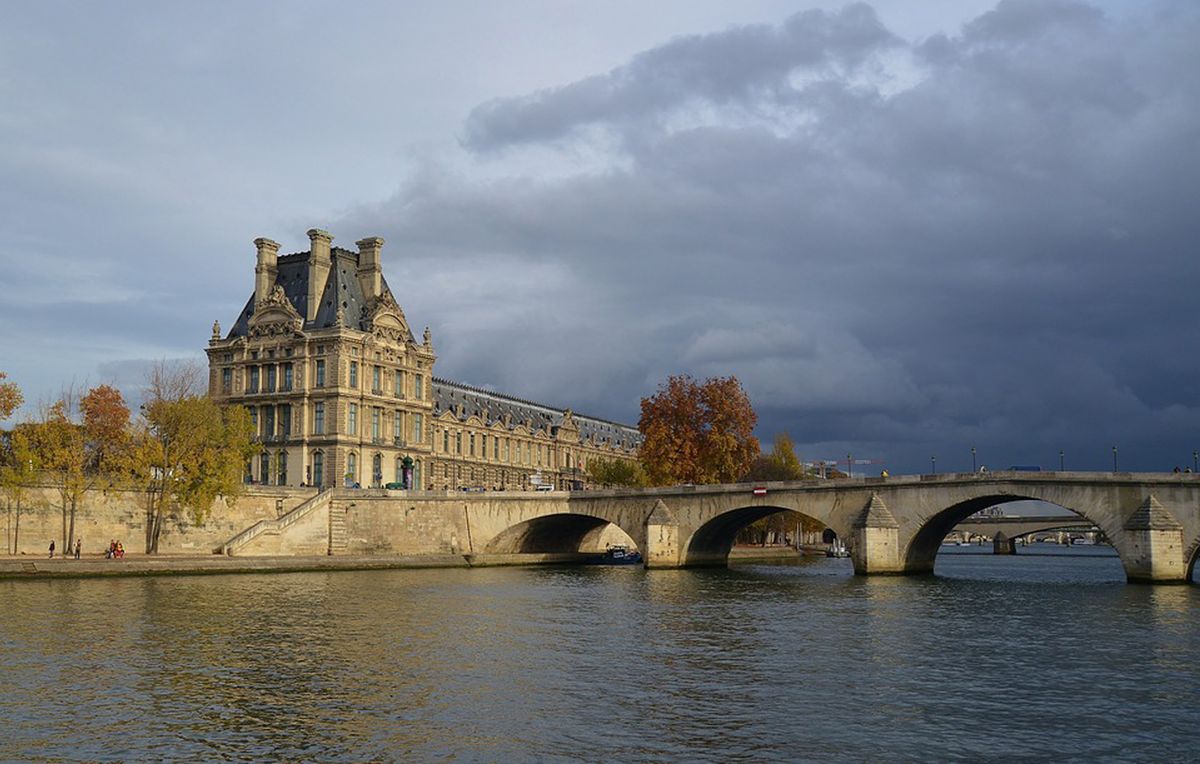 The rising water level of the river Seine has resulted in precautionary closures at Paris museums Creative commons