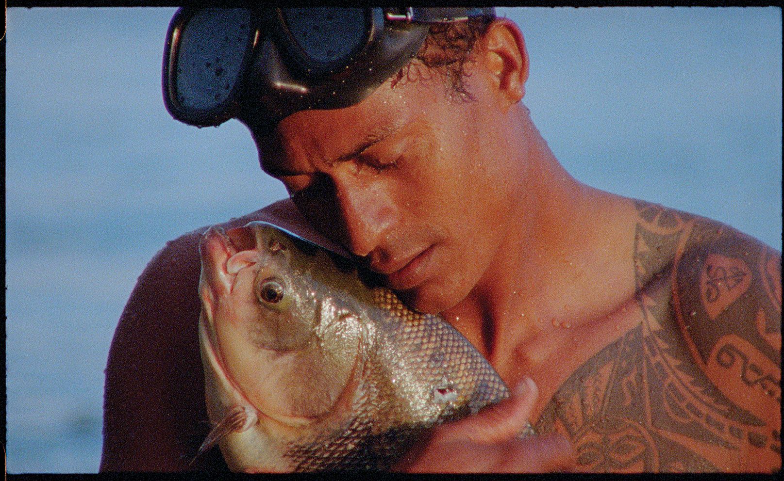 A video still from O Peixe (the fish, 2016) by Jonathas de Andrade Courtesy of the artist