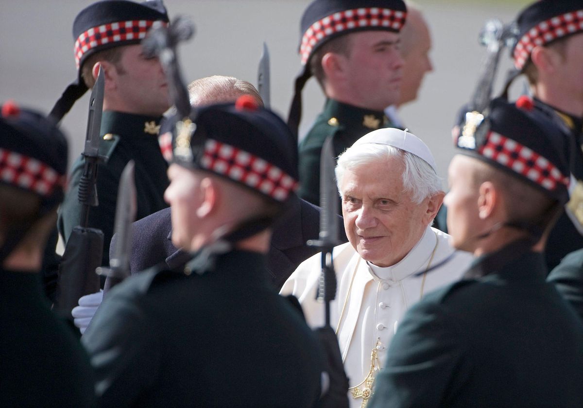 Pope Benedict XVI inspects the guard on arriving at Edinburgh airport at the beginning of his state visit to the United Kingdom in September 2010 Derek Blair/REUTERS /Alamy Stock Photo