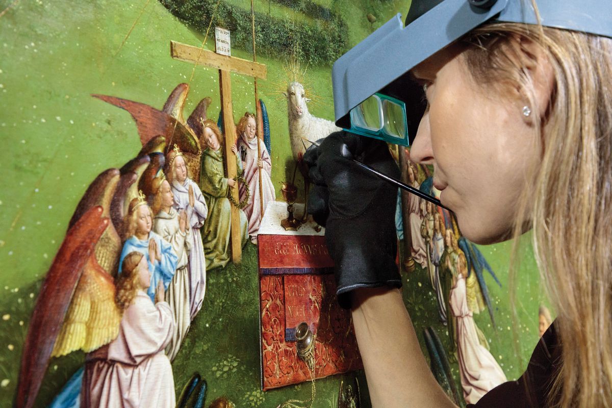 Mighty goggles, tiny strokes: magnifying glasses and size-zero brushes allowed the restoration team to painstakingly build up colour volumes and infill gaps and scratches © KIK-IRPA