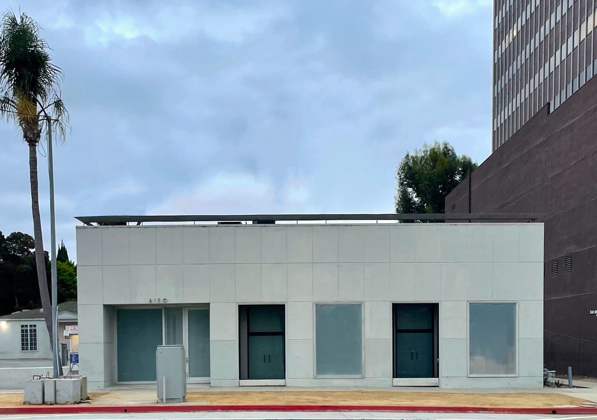 The exterior of Anat Ebgi Gallery's new space at 6150 Wilshire Boulevard Courtesy Anat Ebgi Gallery, Los Angeles and New York. Photo by Barret Lybbert