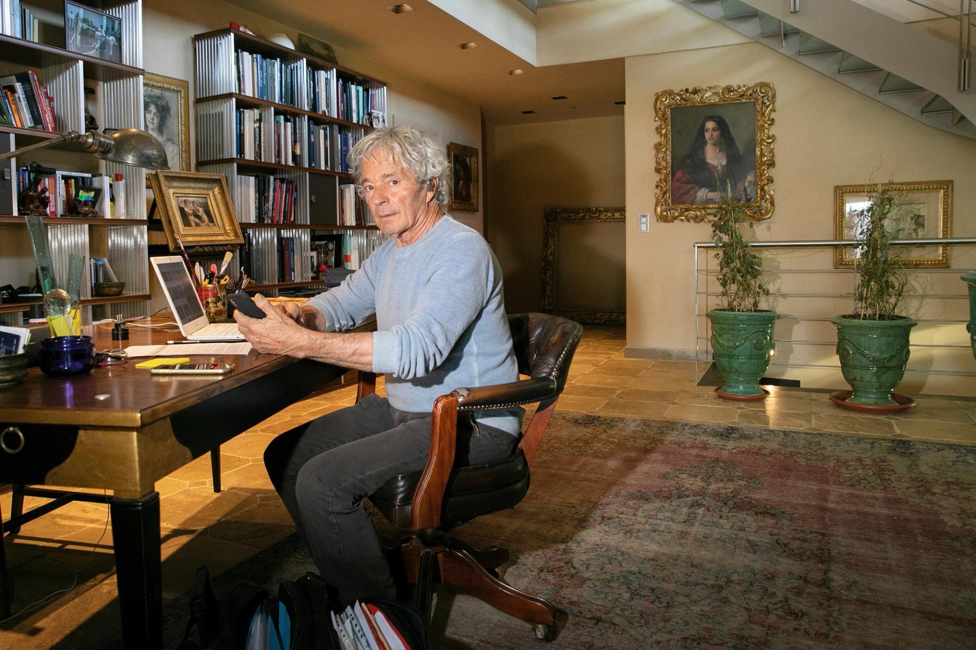 Giuliano Ruffini at his home in 2020. Photo: Baptiste Giroudon/Paris Match via Getty Images)