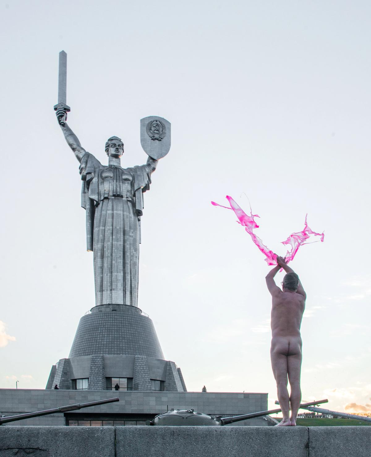 The artist Aljoscha stood in front of the Motherland Monument in Kiev on 22 February to protest Russia's incursion of Ukraine. 