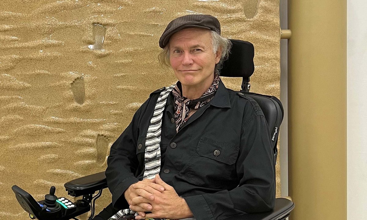 Artist Ashley Bickerton, who imagined new methods to lampoon and critique consumerism, has died, aged 63 Artist Ashley Bickerton, who imagined new methods to lampoon and critique consumerism, has died, aged 63