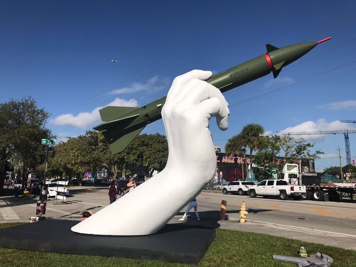 Lorenzo Quinn, Dangerous Game (2017), located in Miami's Wynwood district courtesy Lorenzo Quinn