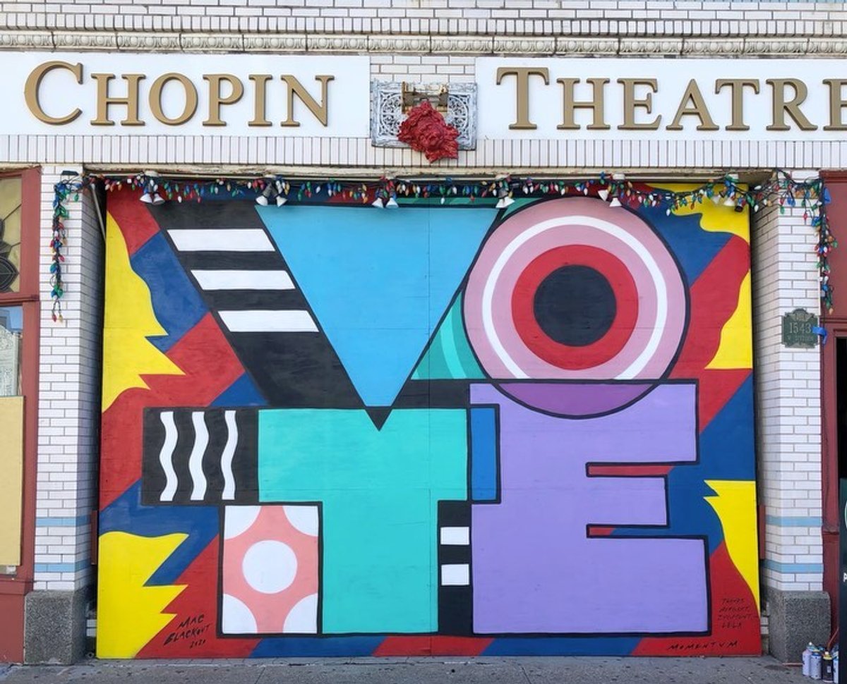 A mural in Chicago by the artist Mac Blackout urges people to vote Photo: Mac Blackout via Instagram