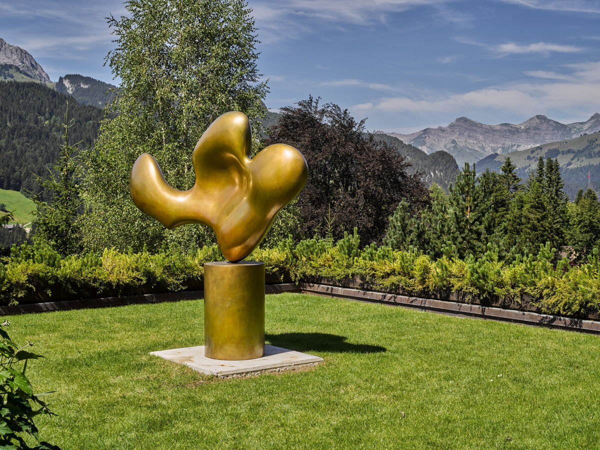 Hans Arp, Ruhendes Blatt (Resting Leaf, 1959) Photo: Image courtesy Stiftung Arp e.V . and Hauser & Wirth. Photo: © Dominique Uldry