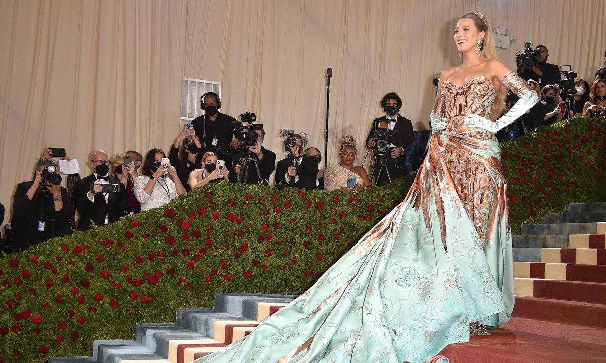 On the 2022 Met Gala, all the things previous (cash) is new once more On the 2022 Met Gala, all the things previous (cash) is new once more