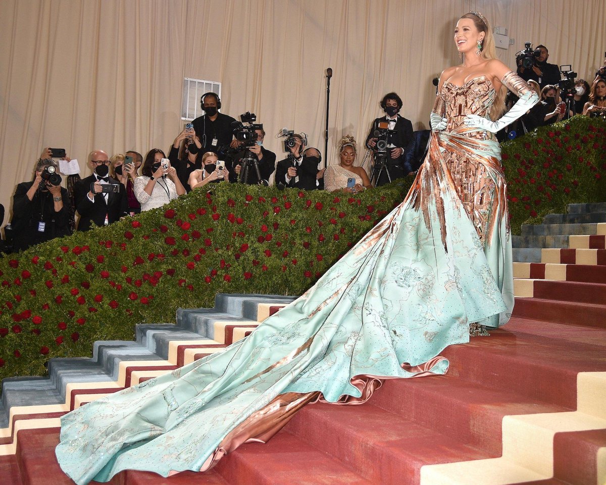 Blake Lively, in Versace, arrives for the Met Gala Costume Institute benefit and opening of In America: An Anthology of Fashion at the Metropolitan Museum on 2 May. Kristin Callahan/Everett Collection/Alamy Live News