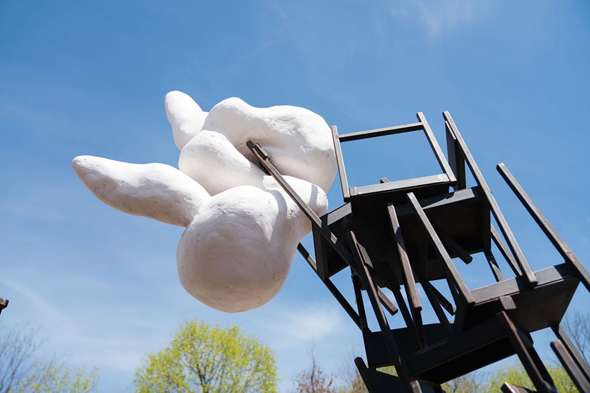 antic, one of the seven steel and fibreglass sculptures that make up PRANK; the works draw on the playful “rabbit-ears” motif of her 1990s Objects for series Photo: Asya Gorovits, courtesy Public Art Fund, New York; courtesy of the artist’s estate and Hauser & Wirth.