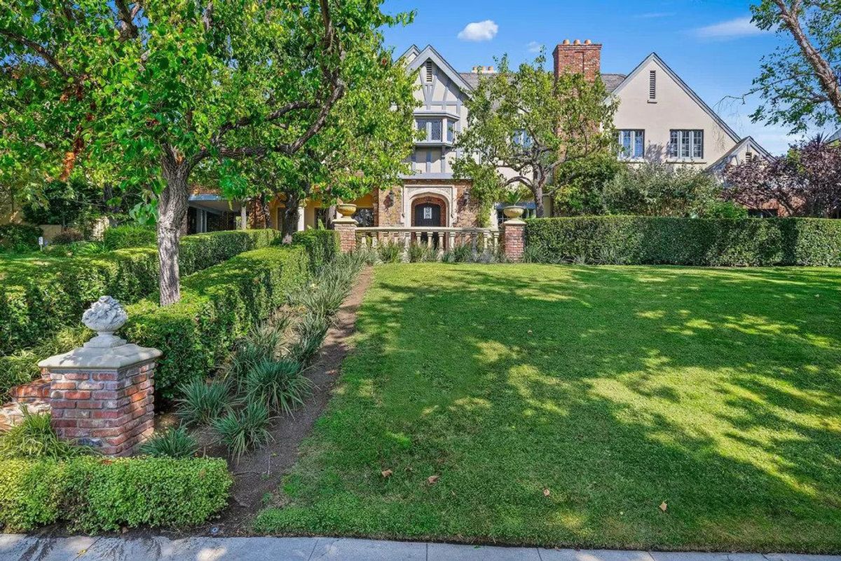 A 1926 home listed for sale at $6.57m and owned by the nonprofit that manages the Los Angeles County Museum of Art Realtor.com