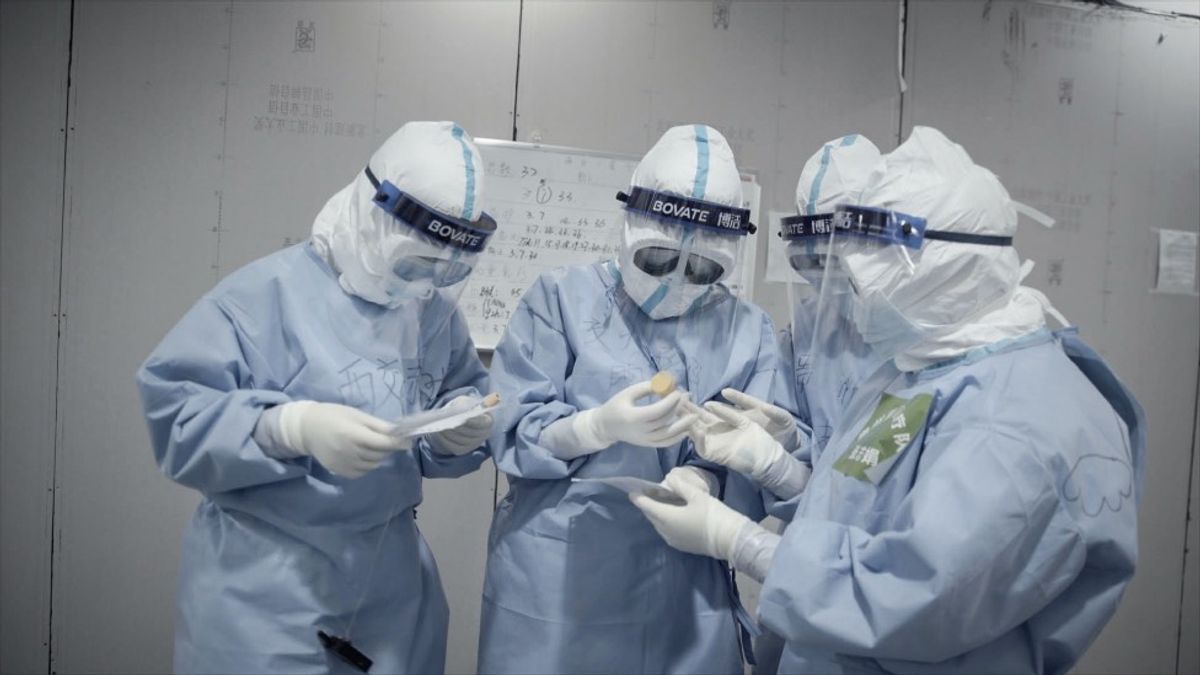Nurses in the ICU ward of a hospital in Wuhan © Ai Weiwei