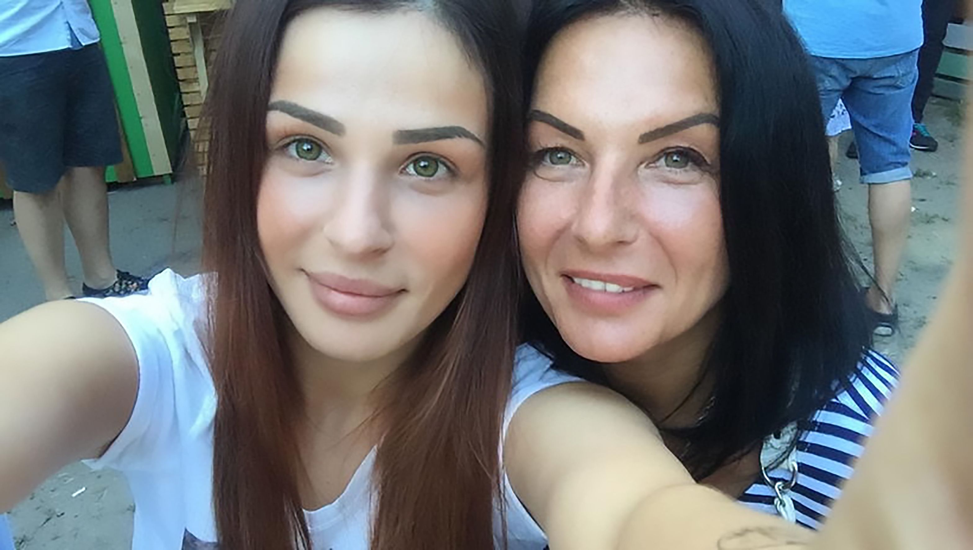 The art historian Olena Pekh (right) has been imprisoned in Ukraine; her daughter Isabella (left) is appealing for her release Courtesy of gorlovka.ua