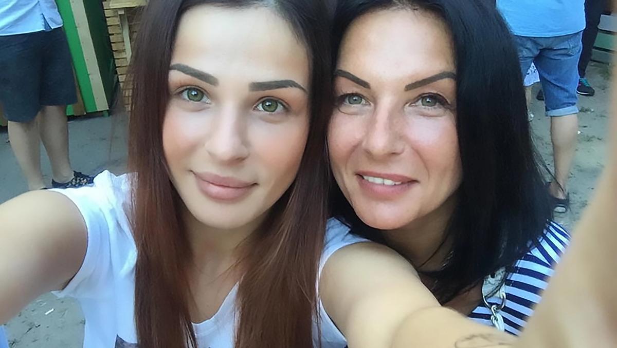 The art historian Olena Pekh (right) has been imprisoned in Ukraine; her daughter Isabella (left) is appealing for her release Courtesy of gorlovka.ua
