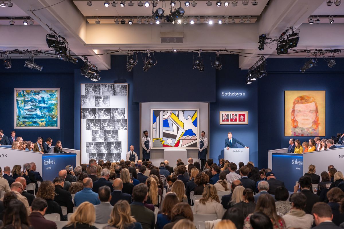 Sotheby's chairman for Europe Oliver Barker conducts the 16 November contemporary art evening sale in New York. © Julian Cassady Photography, courtesy Sotheby's