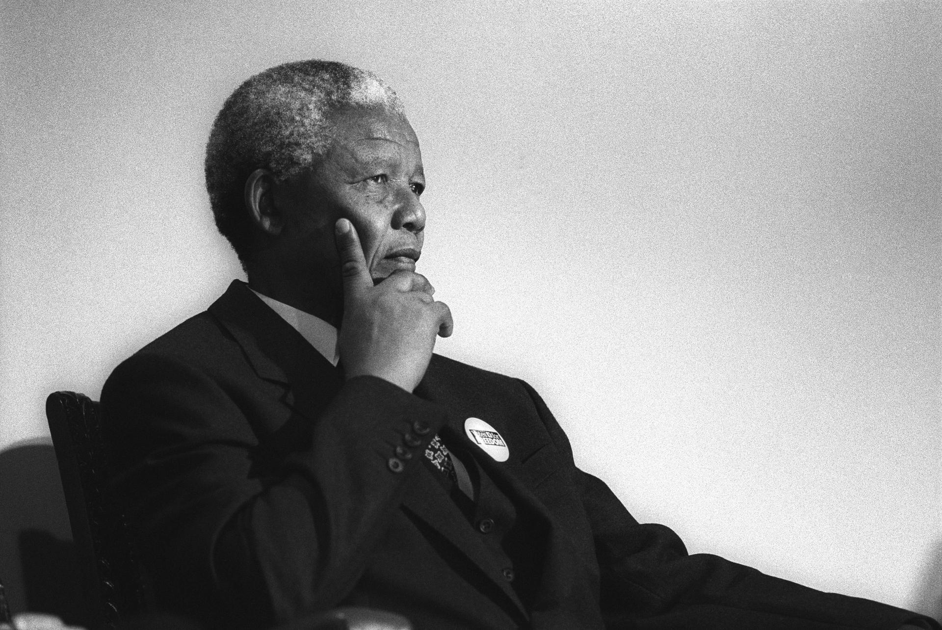 Nelson Mandela in Glasgow, Scotland, on 9th October 1993. Mandela was in Glasgow to receive the 'Freedom of the City' honour. Photo by Jeremy Sutton-Hibbert, Alamy Stock Photo