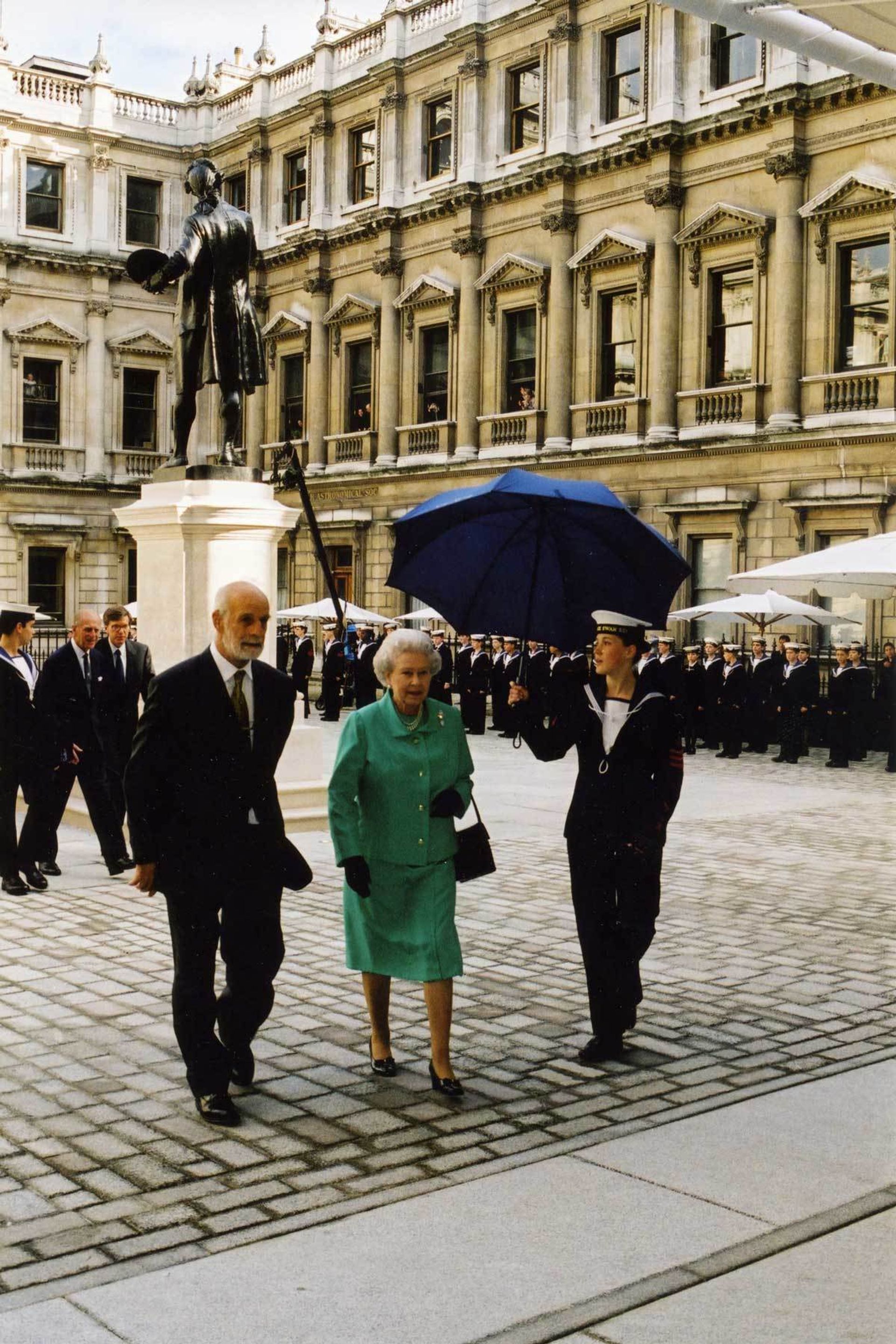Queen Elizabeth II at the opening of the Royal Academy's Annenberg Courtyard, 2002, with Phillip King. © Photo: Royal Academy of Arts, London