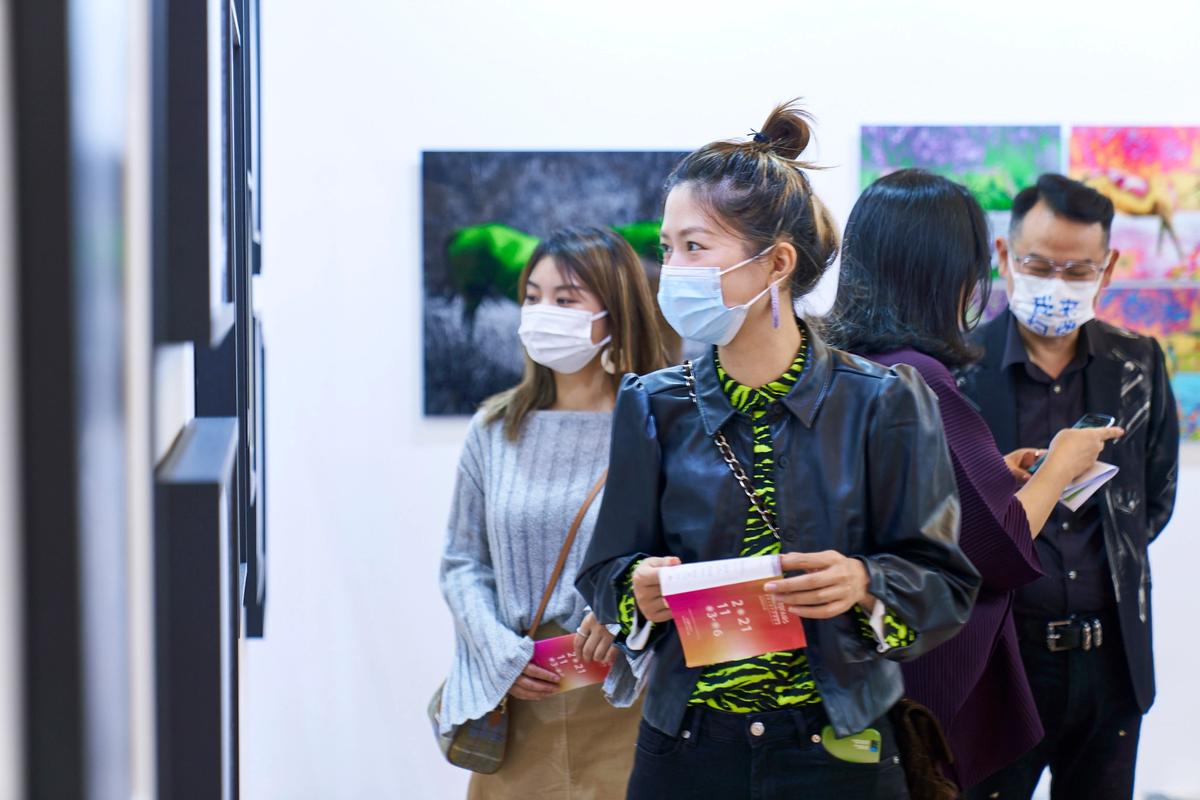 Visitors at Photofairs Shanghai 2021 © World Photography Organisation