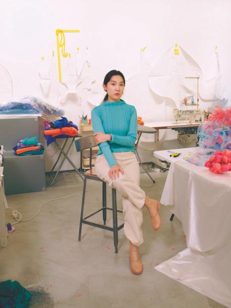  Woo Hannah's breast-shaped fabric installation wins first Frieze Seoul artist award 