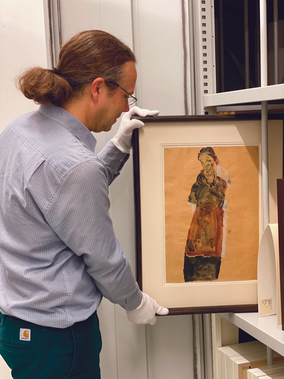 Folkwang Museum curator Tobias Burg with Egon Schiele’s painting Standing Woman Covering Face with Both Hands (1911), which was confiscated by the Nazis in 1937. Around 1,400 of the institution’s works were seized—more than from any other German museum
Museum Folkwang
