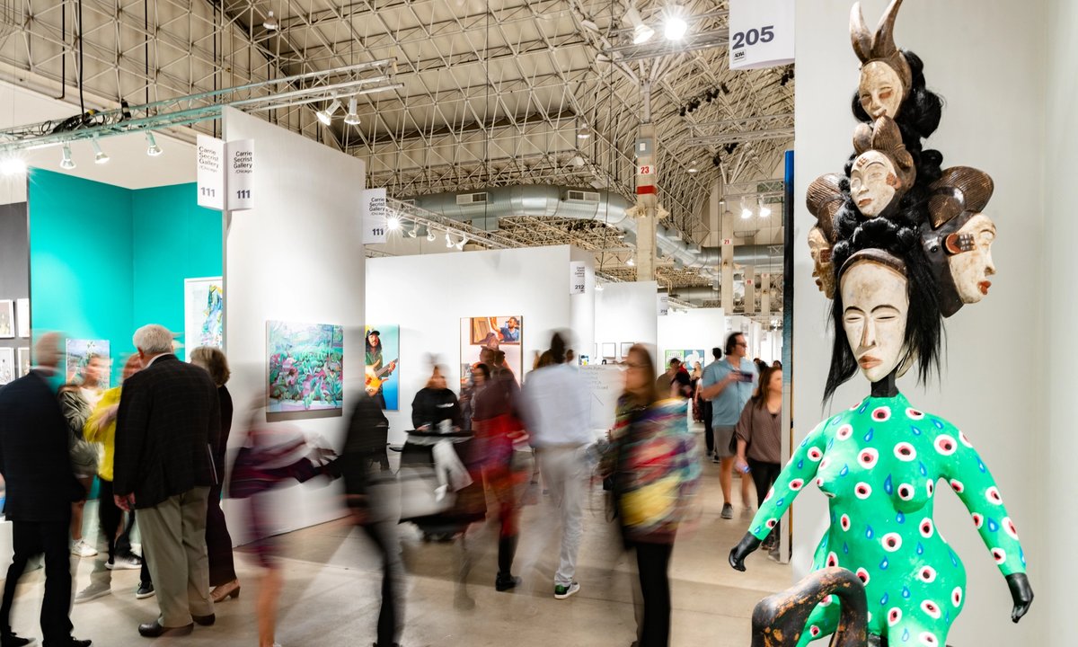 Dealers report strong first-day sales as Expo Chicago’s largest edition yet draws a ‘critical mass’ of Midwestern collectors Dealers report strong first-day sales as Expo Chicago’s largest edition yet draws a ‘critical mass’ of Midwestern collectors