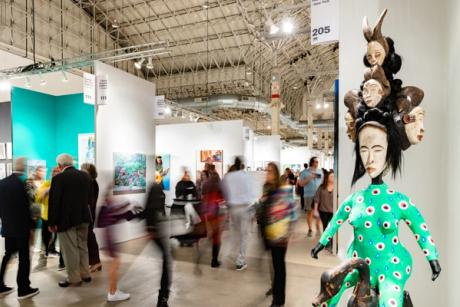  Dealers report strong first-day sales as Expo Chicago’s largest edition yet draws a 'critical mass' of Midwestern collectors 