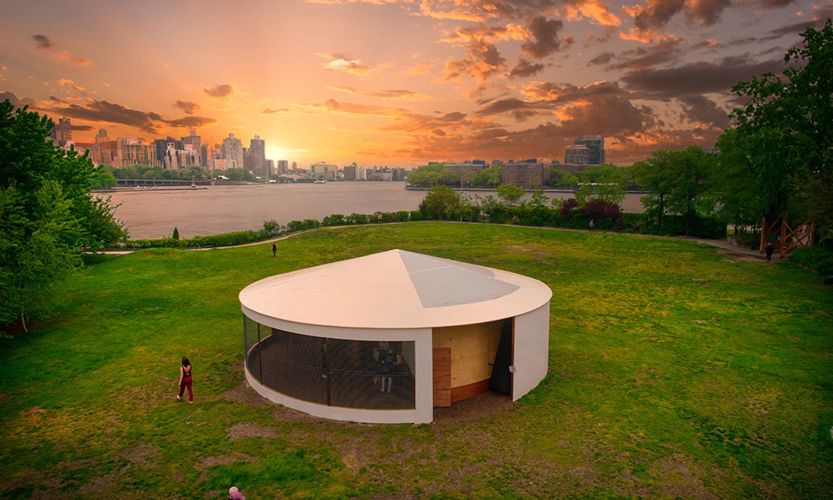 Hélio Oiticica’s unrealised Tropicália setting erected in New York Hélio Oiticica’s unrealised Tropicália setting erected in New York