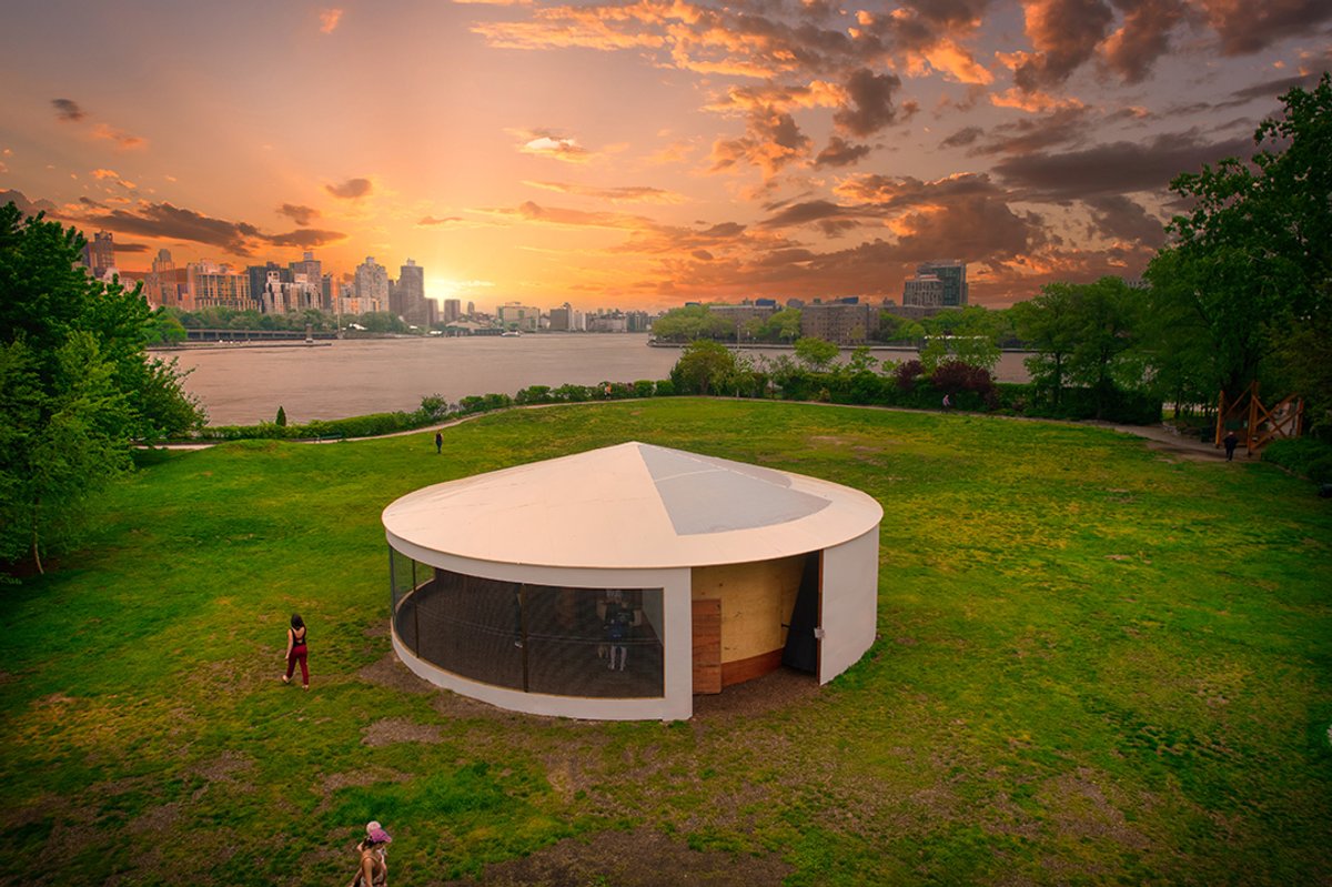 Hélio Oiticica, Subterranean Tropicália Projects: PN15 (1971/2022), Socrates Sculpture Park (2022). Image: KMDeco Creative Solutions: Mark DiConzo.