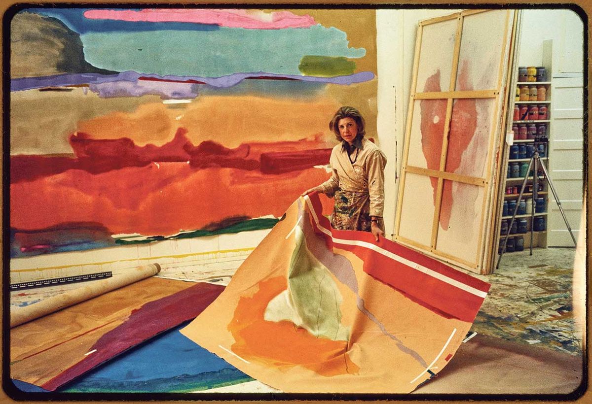 Colourful life: Frankenthaler photographed in her studio in New York in 1974, at a time when she began experimenting more with, for example, collage Photo: Alexander Liberman © J. Paul Getty Trust; Artwork: © 2025 Helen Frankenthaler Foundation, Inc./ProLitteris, Zurich