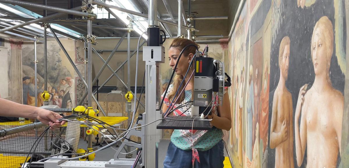 A conservator works on a section of fresco in the Brancacci Chapel using non-invasive technologies to discover and analyse vulnerabilities in the work
Photo: courtesy the National Research Council