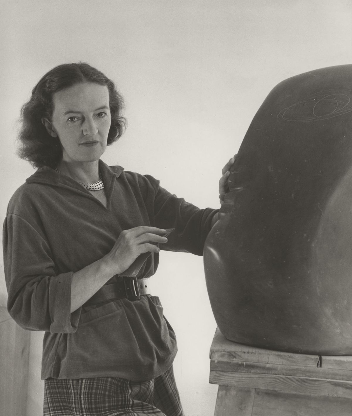 Barbara Hepworth with The Cosdon Head, 1949 © Bowness