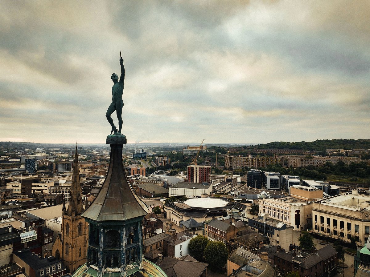Let there be fire: the bronze statue of Vulcan on Sheffield Town Hall
© Paul Stinson. Courtesy Hovaloft