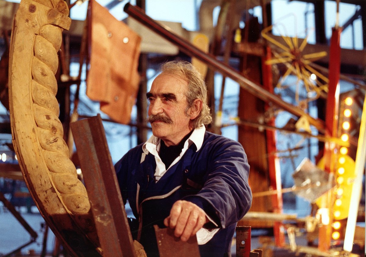 Jean Tinguely in front of Dernière Collaboration avec Yves Klein, 1988
Vera Isler