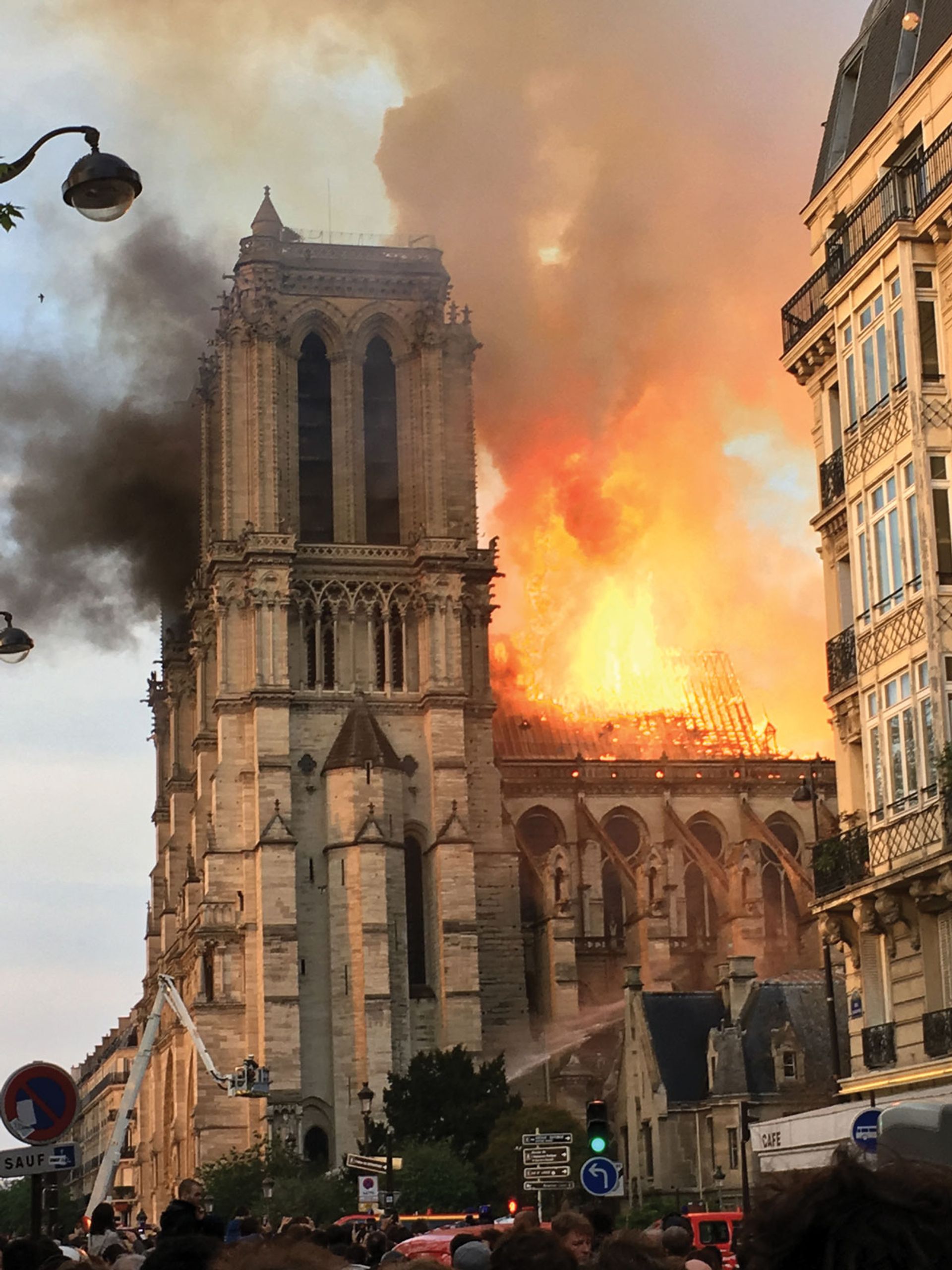 巴黎圣母院于4月15日被火蹂躏