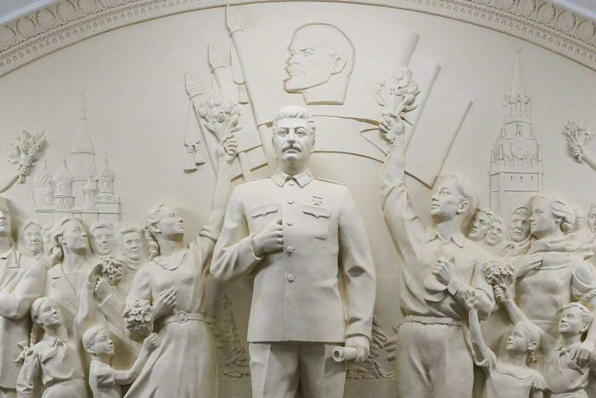 The sculptural composition was originally named Gratitude of the people to the leader-commander
AGN Moscow