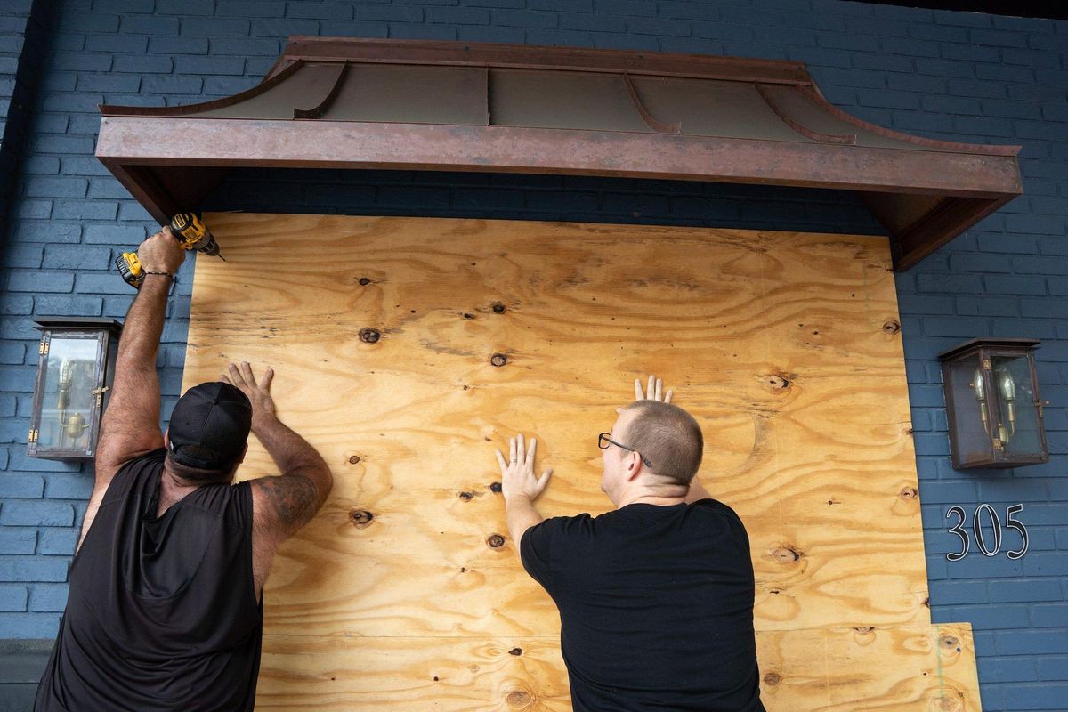 Boarding up the entrance to a seafood market in Safety Harbor, Florida, ahead of the arrival of Hurricane Ian Photo © Angelica Edwards/Tampa Bay Times via ZUMA Press Wire
