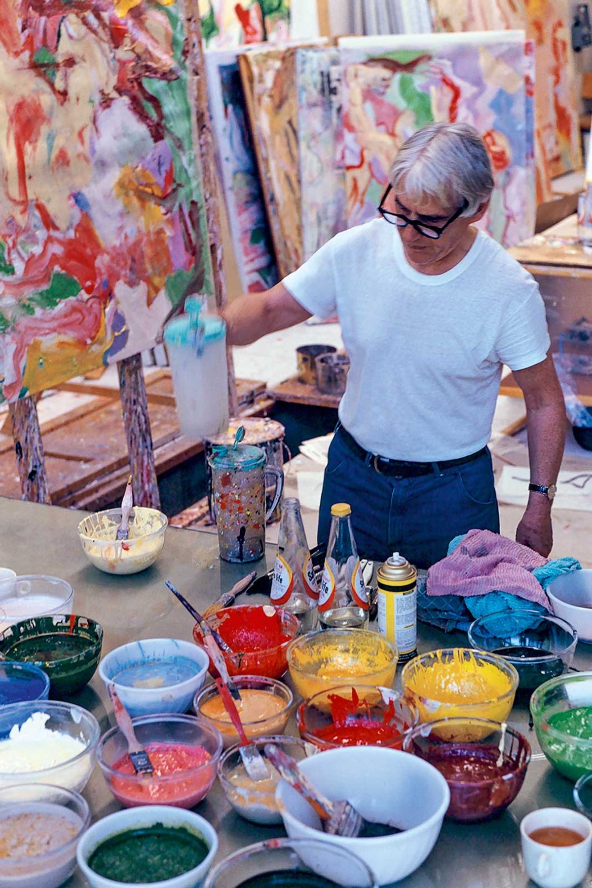Willem de Kooning in his studio in New York in 1971, soon after returning from his second visit to Italy
Photo: Dan Budnik © The Estate of Dan Budnik. Art: © The Willem de Kooning Foundation, SIAE