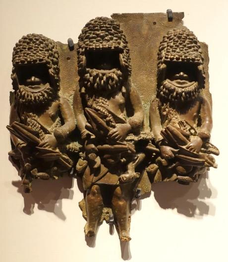  Nigeria transfers ownership of Benin Bronzes to royal ruler—confusing European museums' plans to return artefacts 
