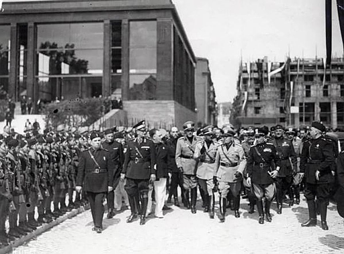 Mussolini at the opening of the Ara Pacis pavilion, designed by Vittorio Ballio-Morpurgo, in 1938
