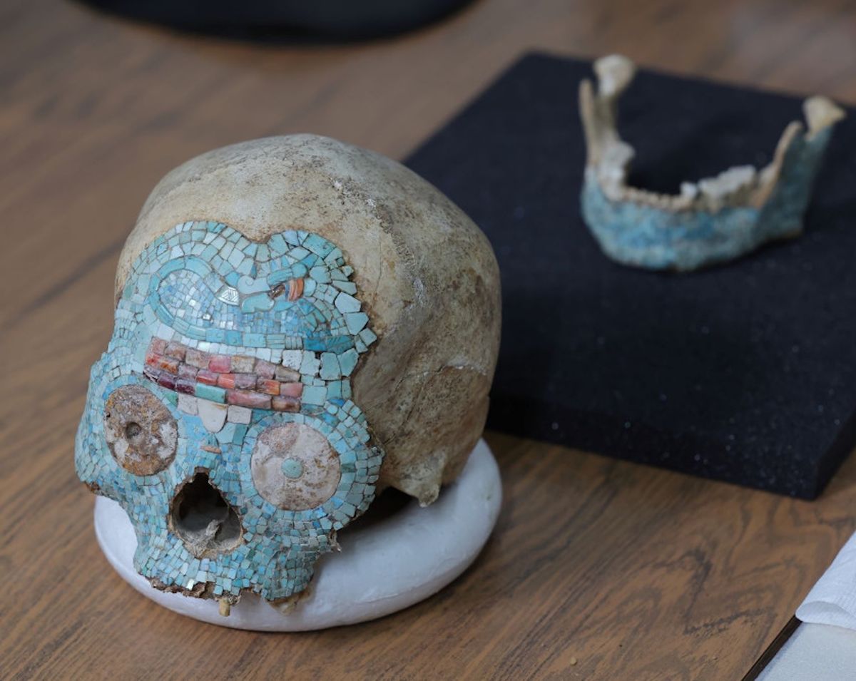 Pre-Hispanic human skull adorned with turquoise mosaic Photo: Gerardo Peña, INAH