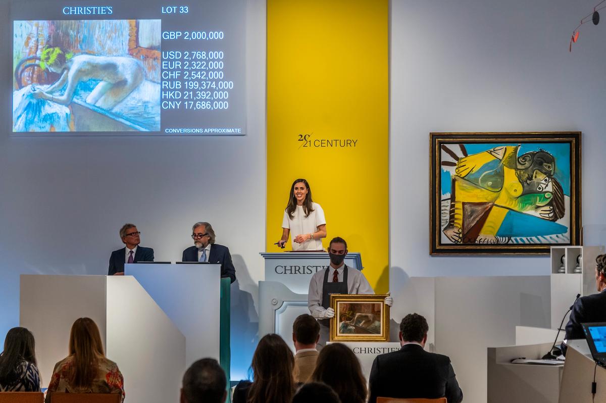 Veronica Scarpati was the first of three women auctioneers to helm Christie's London evening sale on 30 June © Christie's