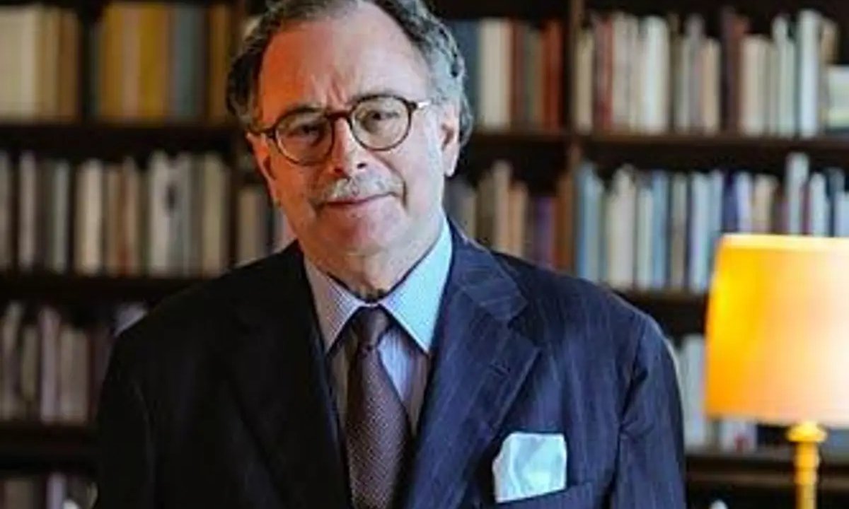 Friends of the Louvre chair forced to step down