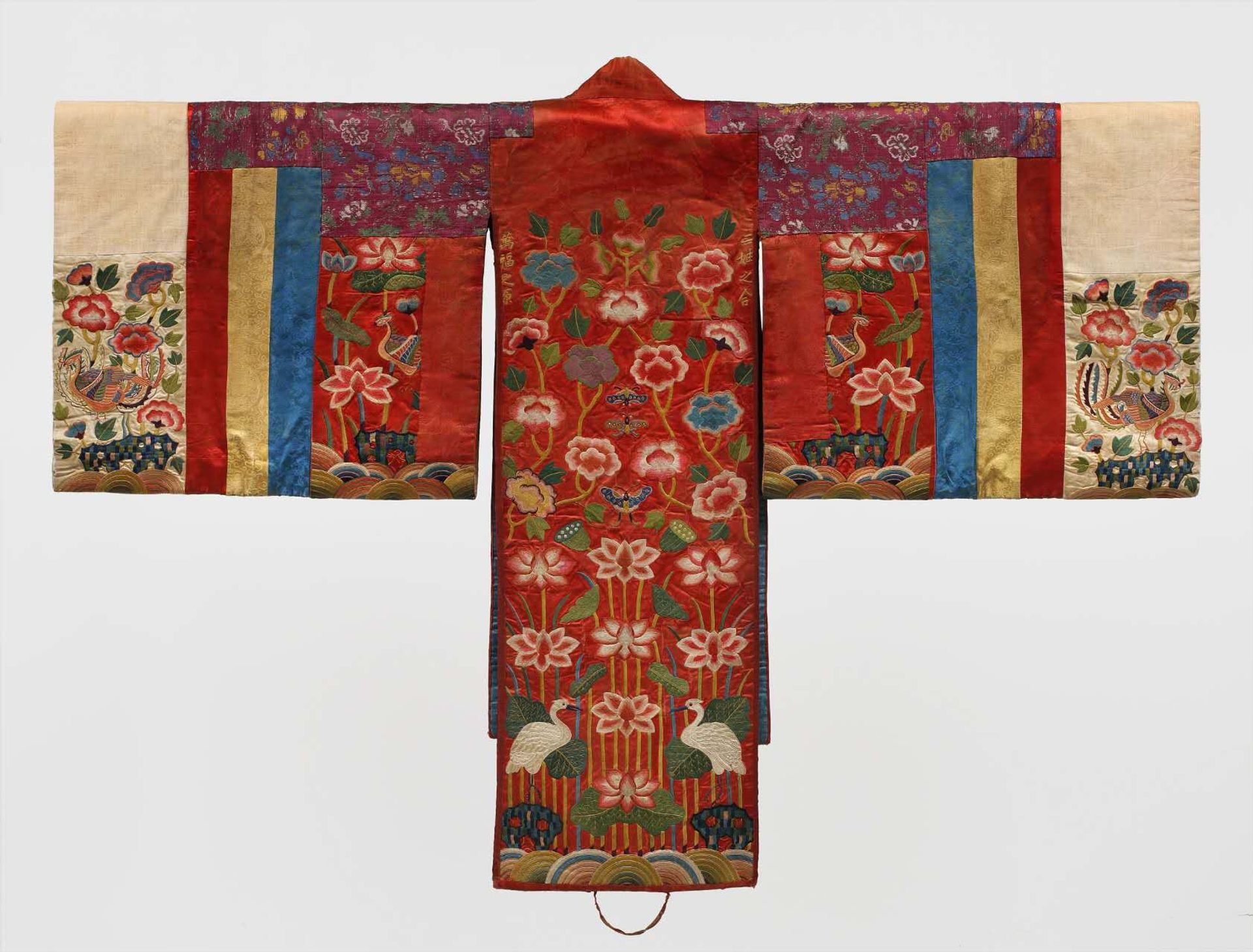 A royal hwarot robe from the Joseon Dynasty-era (1392-1910), held in the collection of the Los Angeles County Museum of Art. 

Courtesy of Lacma