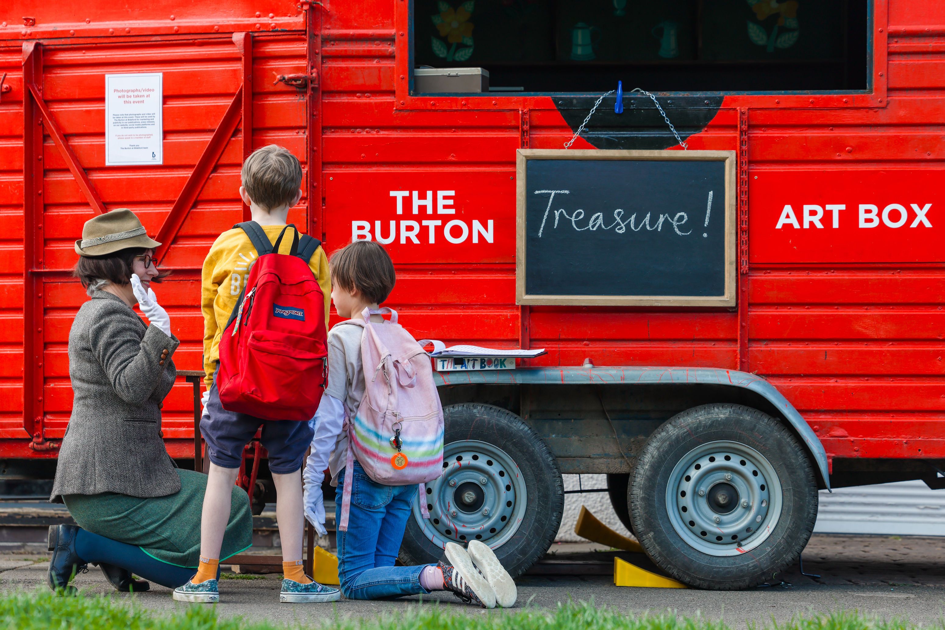 The performance artist Paschale Straiton led the project The Burton Box of Treasure to engage with local audiences and celebrate the museum's 75th anniversary (2026) Photo: Olga Vynnyk