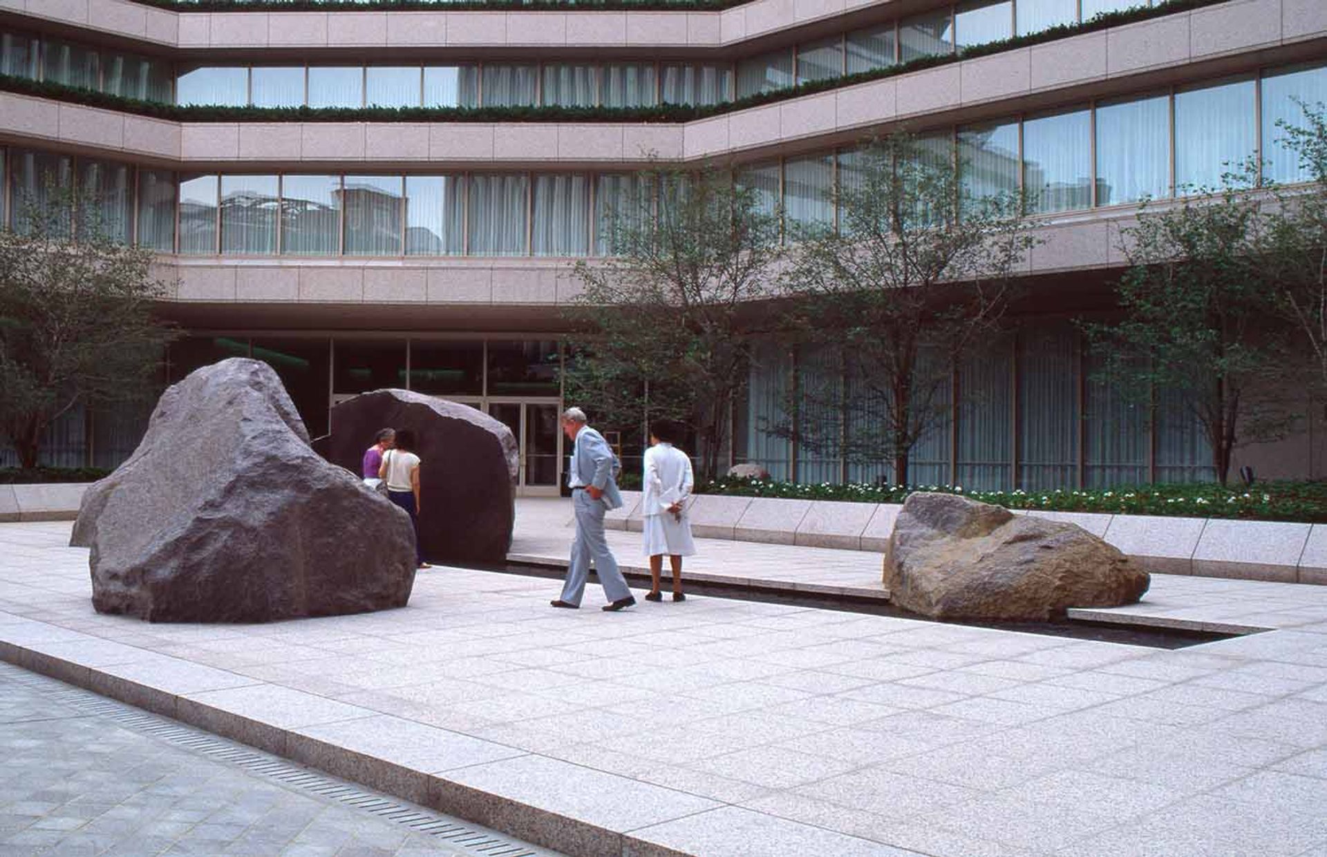 Marabar, a site-specific work by Elyn Zimmerman on the National Geographic Society's campus in Washington, DC © Elyn Zimmerman, courtesy of the Cultural Landscape Foundation