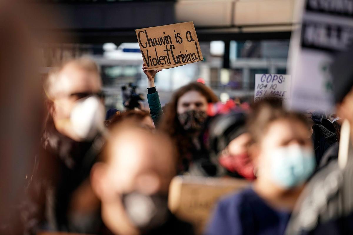 A protester holds a "Chauvin is a Violent Criminal" sign outside the Hennepin County Courthouse in downtown Minneapolis, Minnesota, at a protest marking the trial of former Minneapolis police officer Derek Chauvin on Monday 19 April Photo: Lorie Shaull