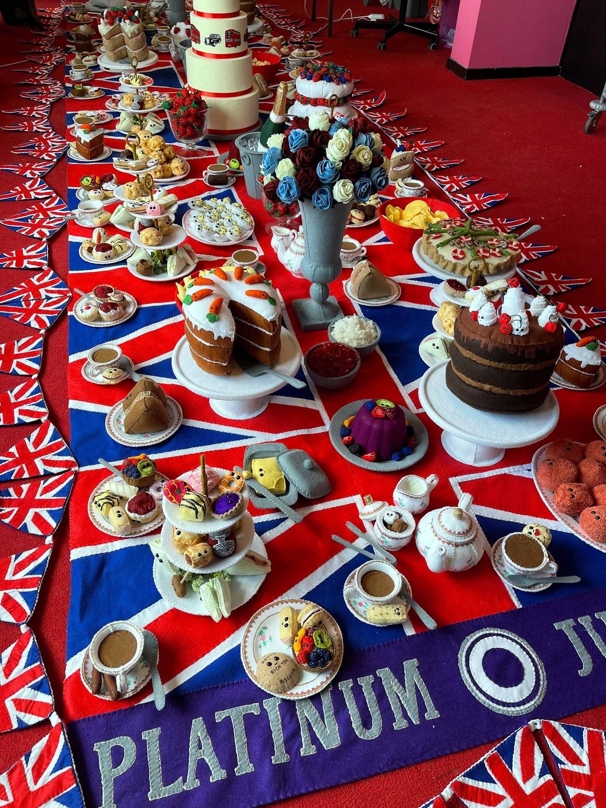 Lucy Sparrow, The Queen’s Platinum Jubilee Lunch, 2022 Courtesy the artist